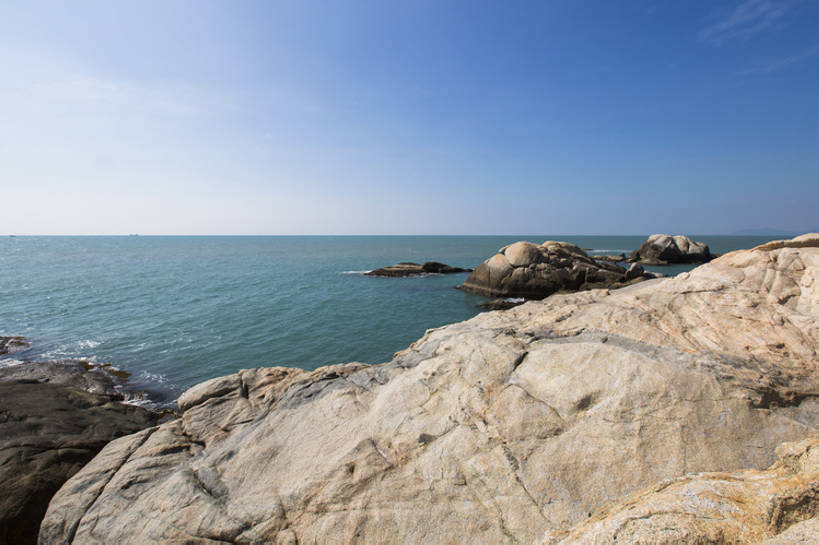 无人,横图,室外,白天,背景,旅游,度假,海洋,石头,美景,水,三亚,日光,中国,亚洲,岛,地平线,地形,海岸线,景观,水平线,娱乐,蓝色,风景,蓝天,天空,自然,享受,休闲,旅游胜地,景色,放松,摄影,宁静,环境,生态,热带气候,自然风光,海景,东亚,地貌,海南岛,三亚湾,罕见,地质学,荒僻,偏僻,偏远,遥远,自然地理,冷僻,冒险,海滩,岩石,彩图,旅行,汽车广告背景图,bj175