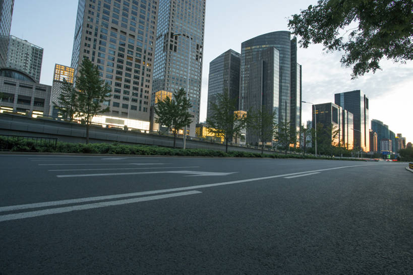 无人,横图,室外,白天,背景,度假,商务,美景,城市风光,城市,道路,建筑,街道,路,指示牌,公路,北京,日光,中国,亚洲,标志,文字,线,直线,景观,桥,分界线,车道,地面,交通,首都,方向,娱乐,标识,现代,箭头,树,绿色,风景,天空,享受,休闲,办公大楼,景色,放松,运输,摄影,建造,柏油路,指向,都市风光,大道,市区,交通标志,高架桥,沥青,东亚,发展,簇,繁荣,方向标,金融区,马路,彩图,高层建筑,北京CBD,建筑结构,广角,汽车广告背景图,bj175