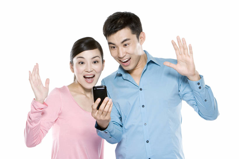 东方人,成年人,两个人,夫妻,站,举,笑,微笑,露齿笑,横图,白色背景,正面,衬衫,爱情,游戏,快乐,满意,兴奋,纯洁,手机,中国,亚洲,并排,浪漫,玩,拿着,休闲装,娱乐,刺激,社区,手势,托,休闲,恩爱,可爱,童年,童趣,恋人,活动,惊奇,享乐,愉悦,发泄,消遣,智力,发短信,童真,智能手机,东亚,烂漫,无邪,北京市,宣泄,无线电技术,异性恋,无忧无虑,天真,男人,男性,年轻男性,年轻女性,女人,女性,亚洲人,中国人,年轻人,夫妇,情侣,举起,举手,举着,玩耍,嬉戏,向上举,向上伸,向上托,半身,彩图,影棚拍摄,爱,深情,伴侣,打手势,bj175