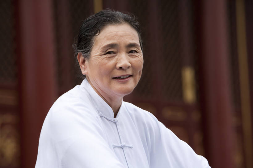 东方人,老年人,脸,头,脸颊,一个人,天坛,横图,竖图,室外,特写,白天,留白,正面,运动服,制服,化妆,美容,旅游,度假,运动,信心,技术,武术,美景,名胜古迹,标志建筑,地标,建筑,中国,亚洲,仅一个女性,仅一个人,护肤,遗迹,景观,首都,年轻,注视,古迹,历史,文物,娱乐,建设,古建筑,肩膀,红色,白色,自然,地标建筑,观察,看,保养,太极拳,享受,休闲,健康,休闲服,旅游胜地,景色,放松,活力,保健,仅一个老年女性,生活方式,观看,技巧,控制,权威,察看,退休,专心,太极,享乐,练习,关注,中国文化,自然风光,决心,努力,手艺,古文明,东亚,养颜,北京市,古代文明,灵性,技能,技艺,无忧无虑,认真,老年女性,女人,女性,亚洲人,中国人,头部,脸部,脸蛋,面部,休闲活动,彩图,妙技,SPA美容,传统文化,本领,忍耐力,bj175