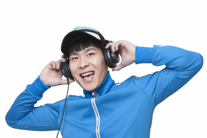 东方人,成年人,脸,头,脸颊,一个人,举,笑,微笑,露齿笑,横图,白色背景,正面,运动服,时尚,快乐,自由,幸福,信心,北京,中国,亚洲,仅一个男性,仅一个人,服装,音乐,听,休闲装,漂亮,刺激,肩膀,仅一个年轻男性,衣服,耳机,托,张嘴,休闲,鸭舌帽,放松,个性,媒体,摄影,服饰,影棚,生活方式,司仪,酷,嘻哈,享乐,衣着,愉悦,穿着,时髦,广播,摄影棚,肖像,主持人,张大嘴巴,主持,东亚,节目主持人,衣饰,时兴,茄克,男人,男性,年轻男性,亚洲人,中国人,年轻人,头部,脸部,脸蛋,面部,张开嘴,举起,举手,举着,向上举,向上伸,向上托,彩图,影棚拍摄,欢乐,拍摄,运动装,流行音乐,态度,bj175