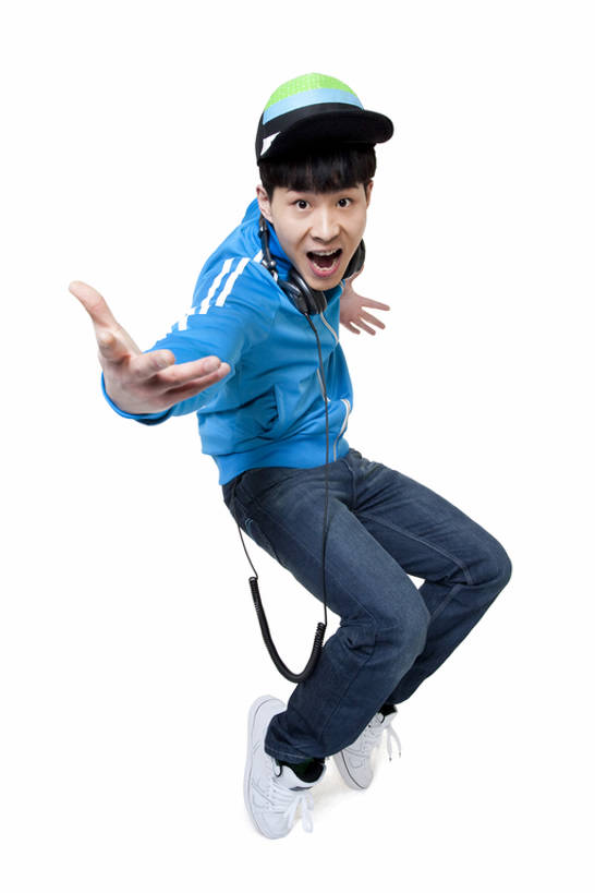 东方人,成年人,一个人,站,举,竖图,白色背景,正面,运动服,时尚,兴奋,自由,信心,技术,北京,中国,亚洲,仅一个男性,仅一个人,服装,音乐,听,注视,牛仔裤,休闲装,漂亮,刺激,仅一个年轻男性,衣服,耳机,观察,看,手势,托,张嘴,休闲,表情,鸭舌帽,个性,活力,摄影,服饰,影棚,生活方式,观看,技巧,踮脚,察看,酷,嘻哈,衣着,愉悦,穿着,关注,时髦,摄影棚,肖像,手艺,张大嘴巴,东亚,霹雳舞,衣饰,时兴,茄克,技能,技艺,男人,男性,年轻男性,亚洲人,中国人,年轻人,张开嘴,舞者,举起,举手,举着,向上举,向上伸,向上托,彩图,全身,影棚拍摄,拍摄,舞蹈,妙技,打手势,运动装,本领,流行音乐,摆拍,态度,广角,bj175
