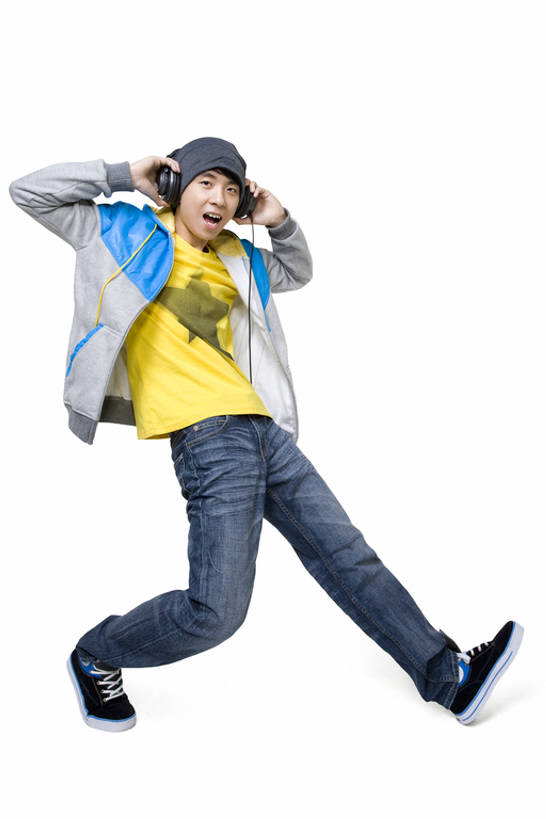 东方人,成年人,一个人,站,举,笑,微笑,露齿笑,竖图,留白,白色背景,正面,时尚,游戏,快乐,满意,自由,幸福,信心,帽子,北京,中国,亚洲,仅一个男性,仅一个人,音乐,听,玩,拿着,注视,牛仔裤,休闲装,漂亮,娱乐,仅一个年轻男性,耳机,观察,看,托,向上看,张嘴,休闲,休闲服,放松,个性,摄影,影棚,生活方式,观看,活动,察看,酷,嘻哈,享乐,愉悦,发泄,关注,时髦,消遣,智力,摄影棚,肖像,张大嘴巴,东亚,宣泄,时兴,男人,男性,年轻男性,亚洲人,中国人,年轻人,张开嘴,举起,举手,举着,玩耍,嬉戏,向上举,向上伸,向上托,彩图,全身,影棚拍摄,欢乐,拍摄,流行音乐,态度,广角,bj175