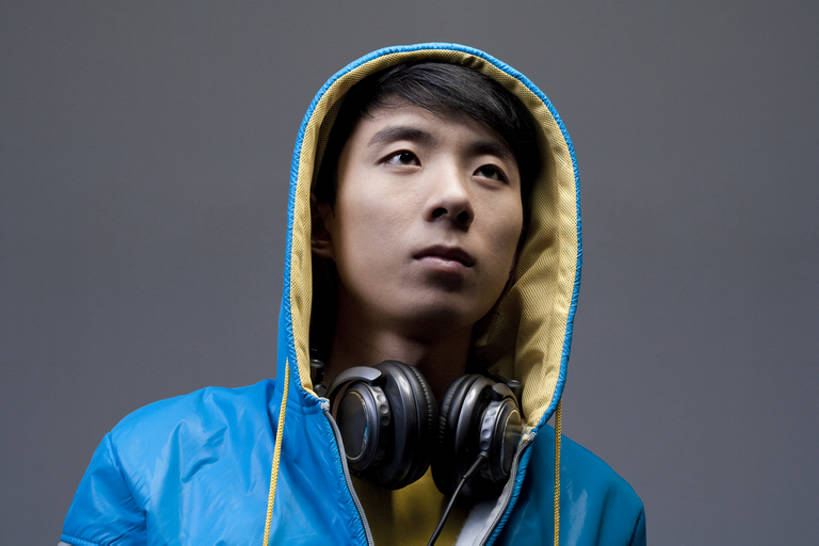 东方人,成年人,脸,头,脸颊,一个人,横图,正面,时尚,北京,中国,亚洲,仅一个男性,仅一个人,服装,音乐,休闲装,肩膀,仅一个年轻男性,衣服,耳机,休闲,休闲服,连帽衫,个性,摄影,服饰,酷,嘻哈,帽衫,东亚,男人,男性,年轻男性,亚洲人,中国人,年轻人,头部,脸部,脸蛋,面部,彩图,影棚拍摄,流行音乐,bj175