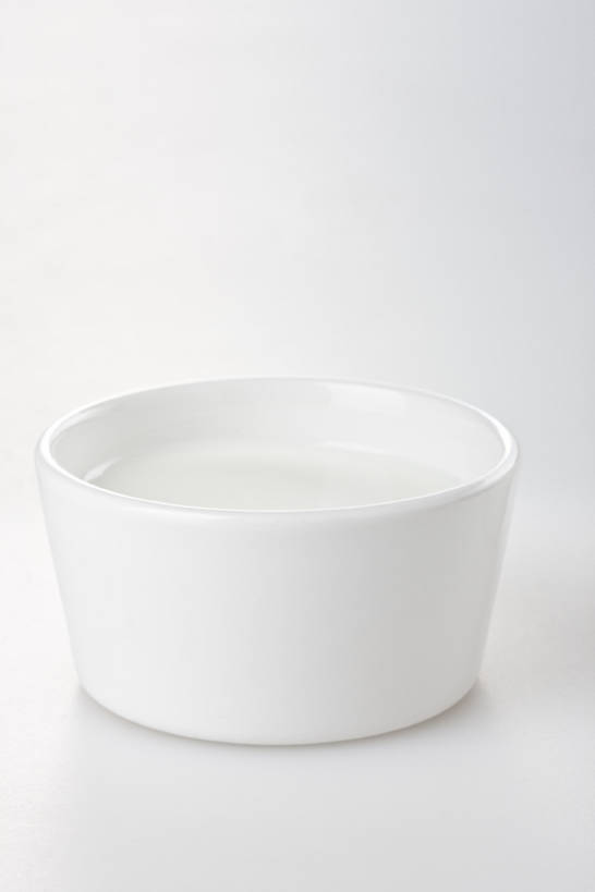 无人,竖图,留白,白色背景,静物,酸奶,饮食,一个,白色,碗,健康,摄影,影棚,单个,奶制品,摄影棚,健康食物,彩图,影棚拍摄,拍摄,bj175