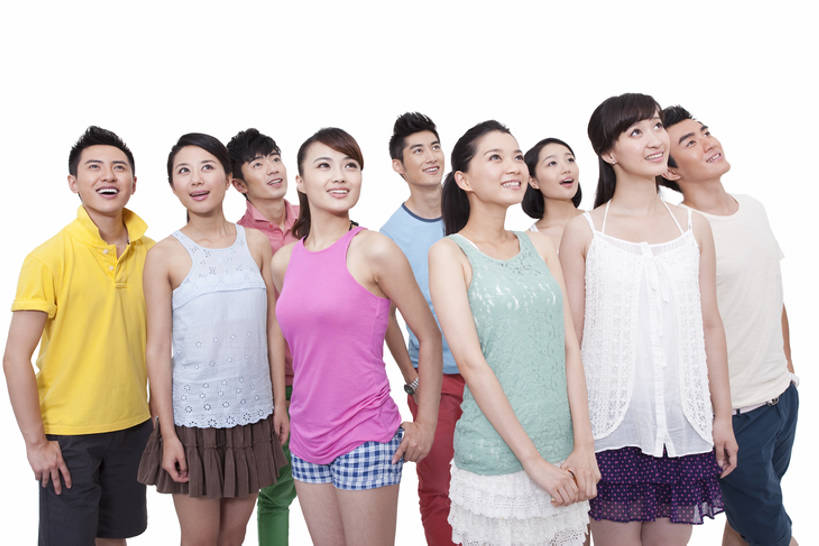 年轻人抬头向上看 分享到: 图片编号: tkf005_264083 授权许可类型