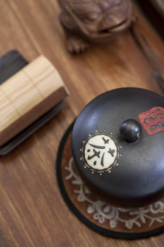 无人,竖图,俯视,室内,特写,桌子,静物,北京,中国,亚洲,装饰,符号,陶瓷制品,古典,传统,陶器,财富,摄影,有机食品,中国文化,古典风格,东亚,东亚文化,彩图,高角度拍摄,传统文化,茶叶盒,bj175