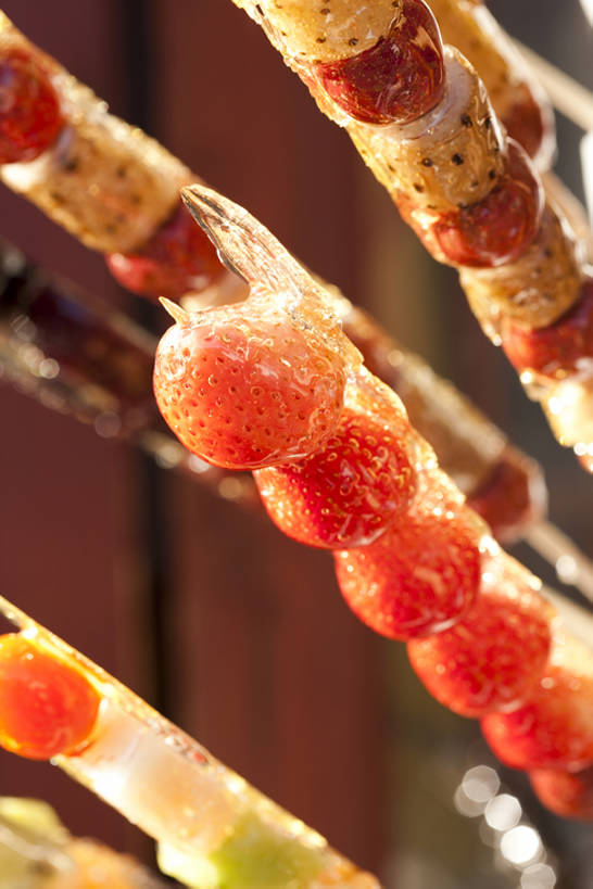 无人,竖图,特写,草莓,静物,水果,北京,中国,亚洲,丰富,美味,食品,饮品,串,小吃,饮食,食物,饮料,红色,甜食,诱惑,摄影,有机食品,糖葫芦,风格,简单,可口,中国文化,东亚,糖衣,东亚文化,式样,适口,彩图,传统文化,bj175