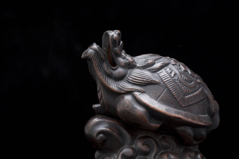 无人,横图,特写,留白,龟,静物,金属制品,中国,亚洲,黑色背景,艺术,装饰,材料,香炉,艺术品,古典,历史,传统,古代,一个,国宝,摄影,单个,古董,珍贵,高雅,铜,风格,中国文化,手艺,古典风格,东亚,远古,收集,设计,彩图,影棚拍摄,传统文化,bj175