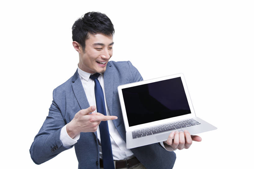 东方人,成年人,一个人,商务人士,商务男性,笑,微笑,露齿笑,横图,留白,抠图,白色背景,正面,衬衫,西装,商务,时尚,快乐,兴奋,幸福,热情,成功,信心,笔记本电脑,技术,北京,中国,亚洲,仅一个男性,仅一个人,握,套装,正装,屏幕,领带,现代,刺激,仅一个年轻男性,站着,职业,独立,表情,活力,乐趣,握着,摄影,介绍,幽默,便利,指着,享乐,变形,肖像,出示,商务装,工薪阶层,东亚,一套,无线电技术,计算机,男人,男性,年轻男性,亚洲人,中国人,年轻人,白领,上班族,半身,彩图,影棚拍摄,衬衣,欢乐,建议,办公室职员,韩版,广角,市场营销,bj175