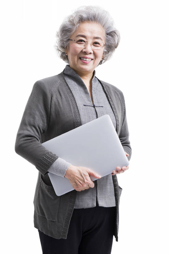 东方人,成年人,老年人,一个人,商务人士,教师,商务女性,笑,微笑,露齿笑,竖图,留白,抠图,白色背景,正面,快乐,幸福,智慧,笔记本电脑,技术,北京,中国,亚洲,仅一个女性,仅一个人,握,眼镜,注视,现代,观察,看,站着,休闲,健康,活力,握着,摄影,仅一个老年女性,生活方式,观看,察看,享乐,关注,智力,肖像,东亚,无线电技术,无忧无虑,计算机,老年女性,女人,女性,亚洲人,中国人,讲师,彩图,影棚拍摄,传统服装,欢乐,和蔼,人老心不老,bj175