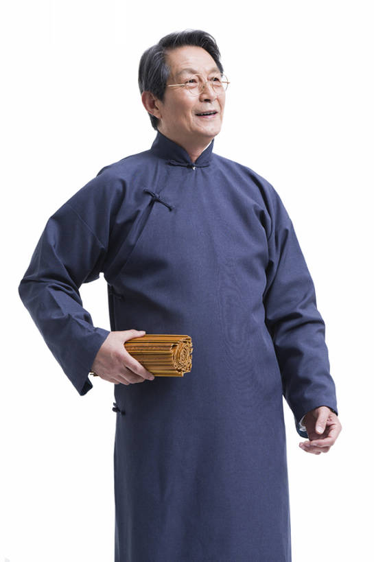 东方人,成年人,老年人,一个人,教师,笑,微笑,露齿笑,竖图,留白,抠图,白色背景,正面,快乐,幸福,智慧,复古,北京,中国,亚洲,仅一个男性,仅一个人,握,长袍,眼镜,古典,教育,传统,站着,仅一个老年男性,活力,握着,摄影,生活方式,竹简,知识,享乐,智力,中国文化,肖像,古典风格,东亚,远古,老年男性,男人,男性,亚洲人,中国人,讲师,彩图,影棚拍摄,传统服装,装扮,欢乐,传统文化,bj175
