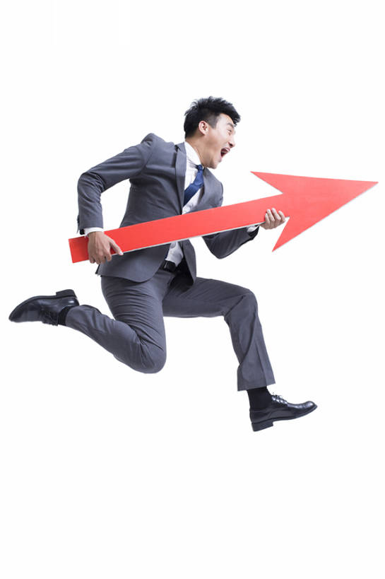 东方人,成年人,一个人,商务人士,商务男性,跳,笑,微笑,露齿笑,竖图,留白,抠图,白色背景,侧面,衬衫,西装,商务,快乐,兴奋,幸福,指示牌,北京,中国,亚洲,仅一个男性,仅一个人,握,套装,正装,标志,符号,文字,领带,半空,方向,标识,刺激,箭头,仅一个年轻男性,红色,张嘴,握着,财富,金融,投资,摄影,生活方式,上升,指向,指数,利润,商务装,张大嘴巴,工薪阶层,东亚,一套,簇,男人,男性,年轻男性,亚洲人,中国人,年轻人,白领,上班族,张开嘴,彩图,全身,影棚拍摄,衬衣,欢乐,bj175