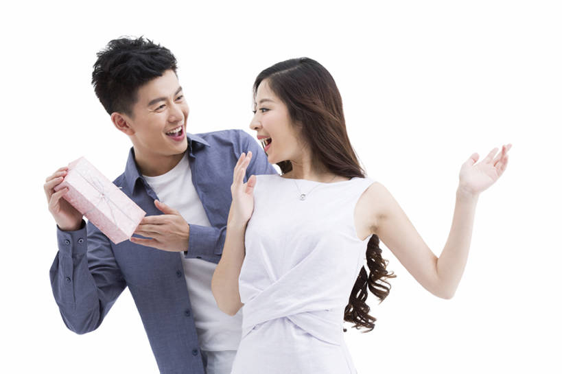 东方人,成年人,两个人,丈夫,妻子,举,笑,微笑,露齿笑,横图,留白,抠图,白色背景,正面,爱情,时尚,快乐,兴奋,自由,幸福,礼物,北京,中国,亚洲,连接,握,庆祝,浪漫,休闲装,现代,刺激,盒子,手势,托,站着,张嘴,休闲,温暖,温馨,表情,面对面,恩爱,放松,活力,亲密,握着,约会,恋人,摄影,生活方式,惊奇,和睦,享乐,生日礼物,张大嘴巴,东亚,陪同,陪伴,无忧无虑,震惊,男人,男性,年轻男性,年轻女性,女人,女性,亚洲人,中国人,年轻人,情侣,张开嘴,举起,举手,举着,向上举,向上伸,向上托,半身,彩图,影棚拍摄,爱,欢乐,深情,给予,伴侣,融洽,打手势,摆拍,伴随,bj175