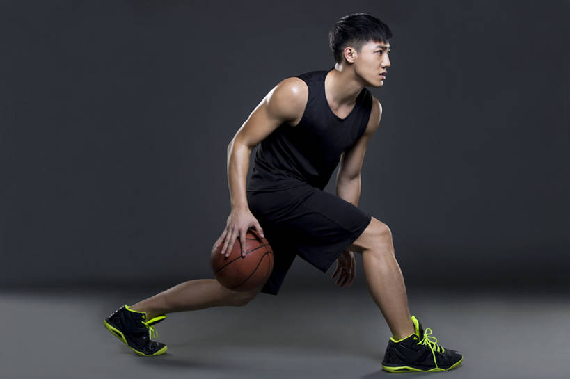 东方人,成年人,一个人,运动员,蹲,跑,横图,留白,侧面,运动服,锻炼,快乐,成功,比赛,运动,合作,团队,集体,信心,竞争,北京,中国,亚洲,仅一个男性,仅一个人,弯腰,握,灰色背景,服装,训练,篮球运动员,娱乐,运动器械,队伍,球,仅一个年轻男性,衣服,站着,保养,休闲,健康,健身器械,活力,握着,保健,摄影,服饰,生活方式,张开双腿,迅速,酷,练习,敏捷,体育运动,衣着,成就,穿着,决心,爱好,健身器材,塑身,合伙,挑战,篮球运动,弹性,东亚,衣饰,技能,展开双腿,体育活动,体育,男人,男性,年轻男性,亚洲人,中国人,年轻人,体育运动员,运动选手,彩图,全身,影棚拍摄,健身,运动器材,伸展双腿,运动装,盘球,bj175