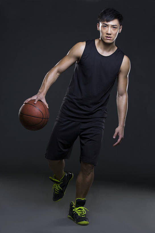 东方人,成年人,一个人,运动员,跑,竖图,留白,正面,运动服,锻炼,快乐,成功,比赛,运动,合作,团队,集体,信心,竞争,北京,中国,亚洲,仅一个男性,仅一个人,握,黑色背景,服装,训练,篮球运动员,注视,娱乐,运动器械,队伍,球,仅一个年轻男性,衣服,观察,看,站着,保养,休闲,健康,健身器械,活力,握着,保健,摄影,服饰,生活方式,观看,迅速,察看,酷,练习,敏捷,体育运动,衣着,成就,穿着,关注,决心,爱好,健身器材,塑身,合伙,挑战,篮球运动,弹性,东亚,衣饰,技能,体育活动,体育,男人,男性,年轻男性,亚洲人,中国人,年轻人,体育运动员,运动选手,彩图,全身,影棚拍摄,健身,运动器材,运动装,盘球,bj175