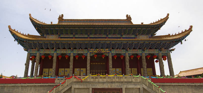 无人,寺庙,宫殿,横图,室外,白天,旅游,度假,美景,名胜古迹,标志建筑,地标,建筑,中国,亚洲,艺术,景观,文化遗产,建筑群,古典,宏伟,历史,娱乐,建设,传统,古代,风景,天空,自然,享受,休闲,旅游胜地,景色,放松,摄影,宗教,佛教,旧的,中国文化,自然风光,古典风格,东亚,宗教用品,远古,东亚文化,甘肃省,丝绸之路,武威,古代文明,灵性,彩图,旅行,礼拜堂,传统文化,建筑结构,罗什寺,bj175