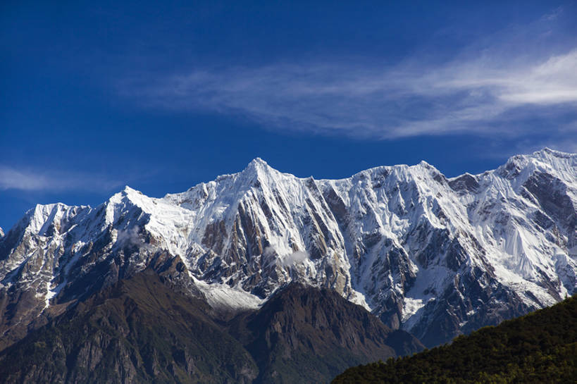 无人,横图,室外,白天,旅游,度假,美景,山,山脉,雪,雪山,中国,亚洲,曲折,地形,景观,山顶,山坡,云,娱乐,林芝,西藏,蓝色,风景,天空,自然,享受,休闲,陡峭,景色,放松,摄影,宁静,环境,山脊,自然风光,东亚,西藏自治区,地貌,青藏高原,坎坷,崎岖,地质学,自然地理,彩图,旅行,bj175