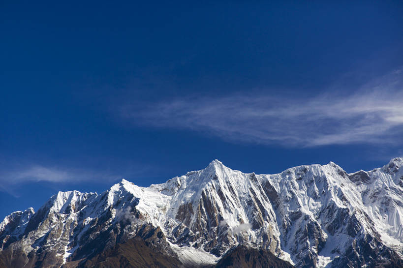 无人,横图,室外,白天,旅游,度假,美景,山,山脉,雪,雪山,中国,亚洲,曲折,地形,景观,山顶,山坡,云,娱乐,林芝,西藏,蓝色,风景,天空,自然,享受,休闲,陡峭,景色,放松,摄影,宁静,环境,山脊,自然风光,东亚,西藏自治区,地貌,青藏高原,坎坷,崎岖,地质学,自然地理,彩图,旅行,bj175