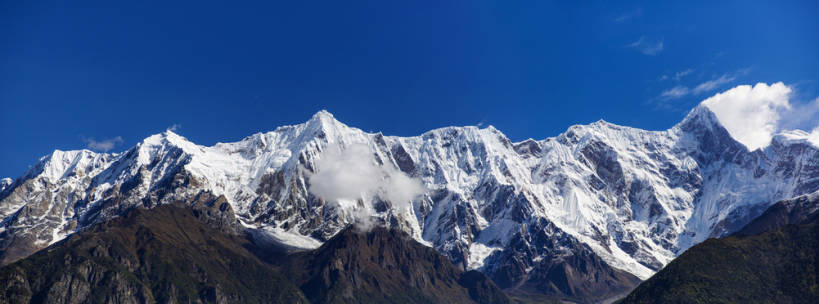 无人,横图,全景,室外,白天,旅游,度假,美景,山,山脉,雪,雪山,中国,亚洲,曲折,地形,景观,山顶,山坡,云,娱乐,林芝,西藏,蓝色,风景,天空,自然,享受,休闲,陡峭,景色,放松,摄影,宁静,环境,山脊,自然风光,东亚,西藏自治区,地貌,青藏高原,坎坷,崎岖,地质学,自然地理,彩图,旅行,bj175