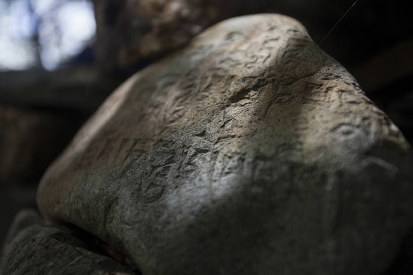 无人,横图,室外,旅游,度假,石头,美景,中国,亚洲,雕刻,文字,景观,历史,文化,娱乐,传统,林芝,西藏,少数民族,民族,自然,祈祷,享受,休闲,景色,放松,摄影,宗教,佛教,旧的,中国文化,自然风光,藏,东亚,经文,西藏自治区,喇嘛教,中华人民共和国,西南地区,古代文明,灵性,岩石,彩图,传统文化,佛经,中国少数民族,bj175