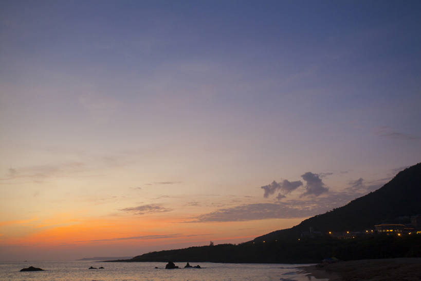 无人,横图,室外,旅游,度假,海洋,美景,日落,山,水,标志建筑,地标,建筑,台湾,中国,亚洲,岛,地平线,景观,水面,水平线,晚霞,霞光,云,落日,建筑群,云层,娱乐,建设,风景,天空,自然,黄昏,享受,休闲,景色,彩霞,放松,摄影,宁静,环境,照亮,生态,自然风光,逆光,海景,东亚,台南,夕照,薄暮,暗礁,夕阳,彩图,旅行,傍晚,恒春半岛,斜阳,广角,垦丁,bj175