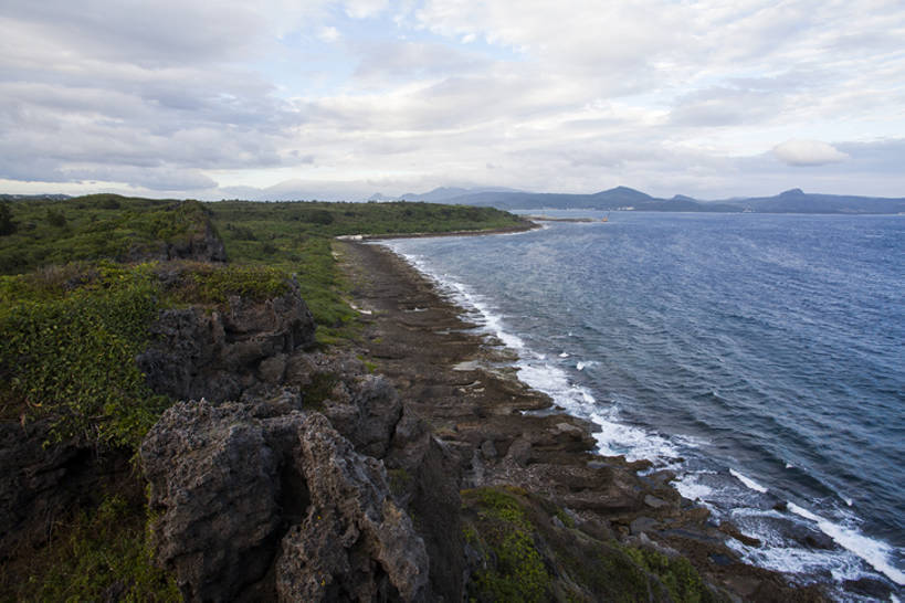 无人,公园,横图,室外,白天,旅游,度假,海浪,海洋,石头,美景,山,山脉,水,标志建筑,地标,建筑,台湾,中国,亚洲,堆积,岛,地平线,海岸线,景观,水边,水面,水平线,云,建筑群,苔藓,娱乐,干净,建设,草,蓝色,绿色,风景,天空,自然,波浪,享受,休闲,景色,放松,摄影,宁静,环境,风化,生态,岩层,清新,自然风光,海景,东亚,台南,地质学,风蚀,石化,风蚀地貌,岩石层,自然地理,暗礁,海滩,岩石,彩图,旅行,恒春半岛,广角,垦丁,猫鼻头,bj175