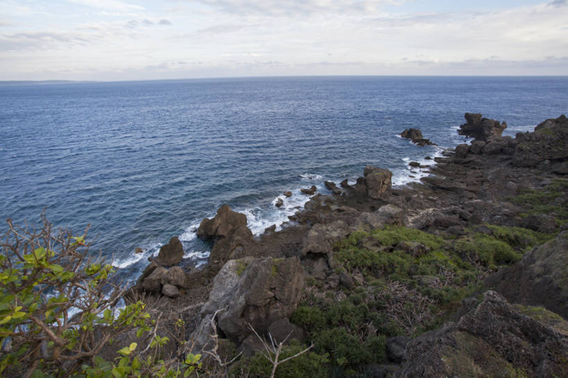无人,公园,横图,室外,白天,旅游,度假,海浪,海洋,石头,美景,水,标志建筑,地标,建筑,台湾,中国,亚洲,堆积,岛,地平线,海岸线,景观,水边,水面,水平线,云,建筑群,苔藓,娱乐,干净,建设,草,蓝色,绿色,风景,天空,自然,波浪,享受,休闲,景色,放松,摄影,宁静,环境,风化,生态,岩层,清新,自然风光,海景,东亚,台南,地质学,风蚀,石化,风蚀地貌,岩石层,自然地理,暗礁,海滩,岩石,彩图,旅行,恒春半岛,广角,垦丁,猫鼻头,bj175