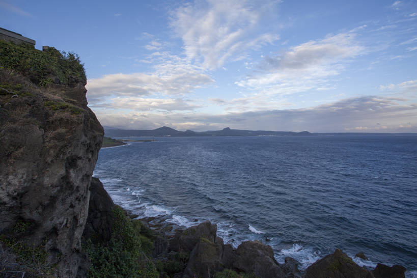 无人,公园,横图,室外,白天,旅游,度假,海浪,海洋,石头,美景,山,山脉,水,标志建筑,地标,建筑,台湾,中国,亚洲,堆积,岛,地平线,海岸线,景观,水边,水面,水平线,云,建筑群,苔藓,娱乐,干净,建设,草,蓝色,绿色,风景,天空,自然,波浪,享受,休闲,景色,放松,摄影,宁静,环境,风化,生态,岩层,清新,自然风光,海景,东亚,台南,地质学,风蚀,石化,风蚀地貌,岩石层,自然地理,暗礁,海滩,岩石,彩图,旅行,恒春半岛,广角,垦丁,猫鼻头,bj175