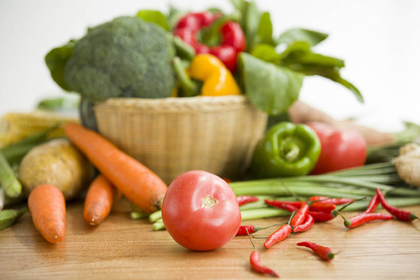 无人,横图,特写,农业,桌子,胡萝卜,辣椒,蔬菜,西红柿,静物,叶子,北京,中国,亚洲,准备,丰富,新鲜,材料,篮子,花椰菜,青菜,调料,生食,食品,绿叶,饮品,饮食,餐饮,食物,饮料,做,健康,嫩叶,素食,摄影,有机食品,绿色食品,多样,蒜苗,膳食,可口,清新,选择,东亚,健康食物,辣角,红海椒,大椒,辣虎,广椒,适口,叶,叶片,马铃薯,辣子,红辣椒,海椒,番椒,灯笼椒,烹调,彩图,影棚拍摄,成分,bj175