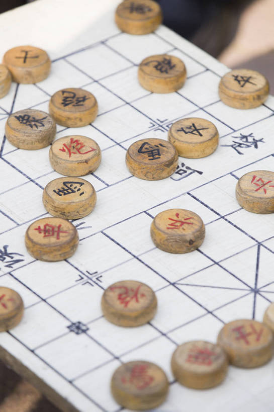 无人,竖图,游戏,智慧,竞争,静物,北京,中国,亚洲,许多,对抗,木制,标志,文字,字符,字母,很多,玩,娱乐,标识,传统,休闲,汉字,棋子,棋盘,摄影,中国文化,爱好,古典风格,东亚,策略,中国象棋,古代文明,休闲活动,彩图,传统文化,bj175