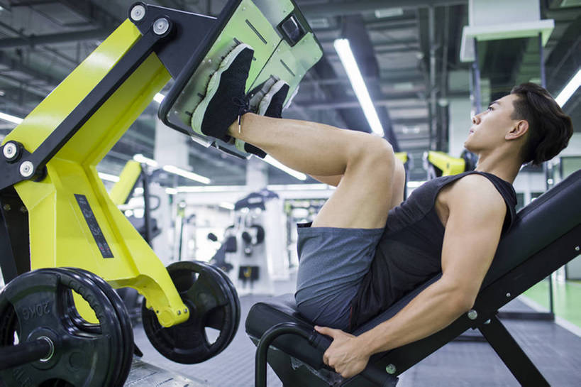 东方人,成年人,肌肉,健壮,一个人,运动员,健身房,横图,室内,白天,侧面,运动服,运动鞋,锻炼,运动,举重,城市,帽子,北京,中国,亚洲,仅一个男性,仅一个人,伸展,短裤,服装,半空,训练,运动器械,现代,仅一个年轻男性,衣服,健康,健身器械,鸭舌帽,活力,力量,舒展,摄影,服饰,生活方式,动作,健美,酷,练习,衣着,穿着,瘦身,决心,努力,爱好,苗条,健身器材,塑形,塑身,弹性,东亚,衣饰,男人,男性,年轻男性,亚洲人,中国人,年轻人,仰卧,彩图,全身,运动器材,运动装,举重运动,健身俱乐部,bj175