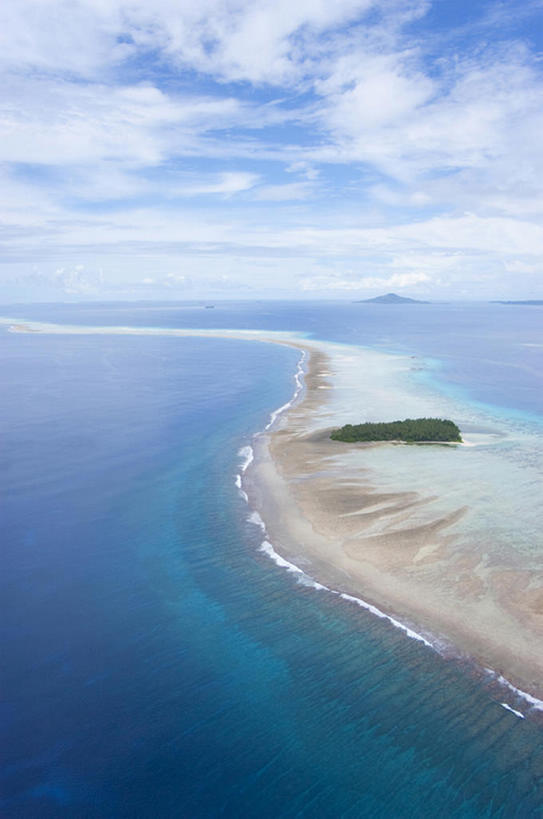 俯视,航拍,白天,旅游,度假,海洋,美景,密克罗尼西亚,亚洲,珊瑚,岛,地形,景观,云,娱乐,风景,天空,自然,享受,休闲,景色,放松,太平洋,热带气候,鸟瞰,自然风光,暗礁,彩图,高角度拍摄,沙岛,bj175