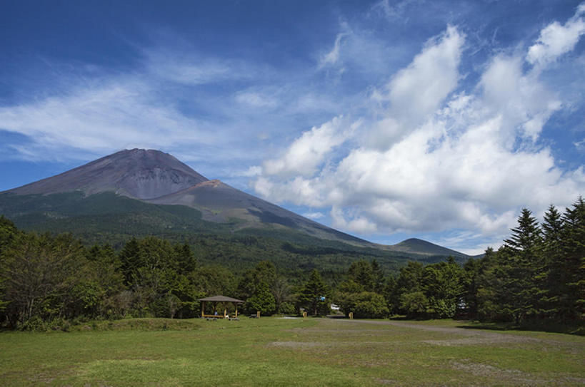 无人,公园,横图,室外,白天,背景,旅游,度假,草地,美景,山,富士山,静冈县,日本,地形,景观,云,娱乐,风景,天空,自然,享受,休闲,景色,放松,摄影,宁静,自然风光,地貌,富士宫,罕见,荒僻,偏僻,偏远,遥远,冷僻,冒险,彩图,富士,bj175