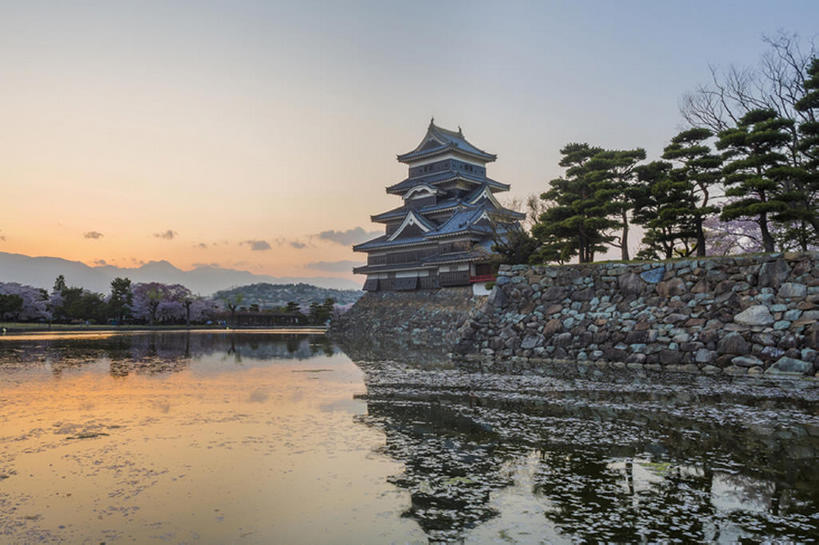 横图,室外,植物,樱花,长野县,日本,城堡,花,花瓣,风景,天空,黄昏,春天,建造,护城河,松本城,bj175