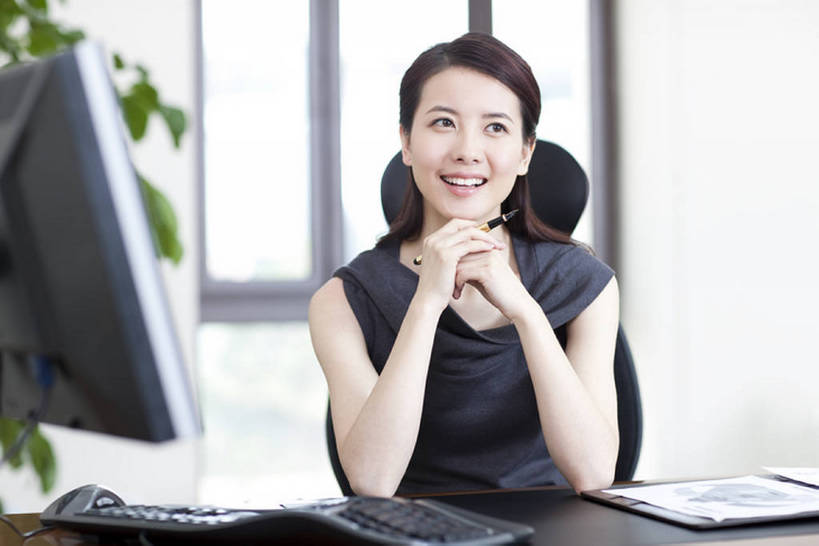东方人,成年人,一个人,商务人士,商务女性,办公室,坐,笑,微笑,露齿笑,横图,室内,白天,正面,商务,快乐,幸福,成功,计划,技术,桌子,椅子,北京,中国,亚洲,仅一个年轻女性,仅一个女性,仅一个人,撑,套装,正装,工作,托腮,现代,托,职业,思考,办公大楼,想,摄影,生活方式,技巧,办公椅,享乐,企业,公司,成就,托下巴,手艺,商务装,工薪阶层,东亚,计划书,无线电技术,技能,技艺,筹划,打算,计算机,年轻女性,女人,女性,亚洲人,中国人,年轻人,白领,上班族,半身,彩图,欢乐,妙技,办公室职员,本领,bj175