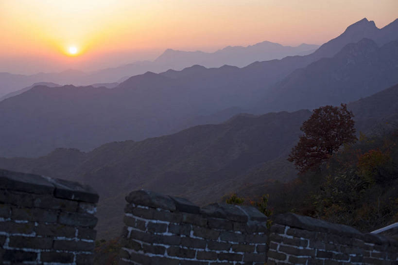 无人,横图,室外,白天,旅游,度假,日出,美景,名胜古迹,日落,山,太阳,标志建筑,地标,建筑,北京,长城,日光,中国,亚洲,遗迹,地形,景观,黎明,古迹,历史,文物,娱乐,建设,古建筑,风景,天空,自然,享受,休闲,旅游胜地,景色,放松,摄影,建造,早晨,旧的,中国文化,自然风光,万里长城,逆光,古文明,东亚,世界文化遗产,中华人民共和国,古代文明,秋天,彩图,旅行,标志性建筑,bj175