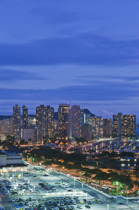 无人,停车场,竖图,室外,夜晚,度假,美景,城市风光,城市,汽车,美国,景观,娱乐,现代,树,风景,天空,黄昏,享受,休闲,景色,放松,摄影,建造,照亮,都市风光,威基基,彩图,高层建筑,居住区,bj175