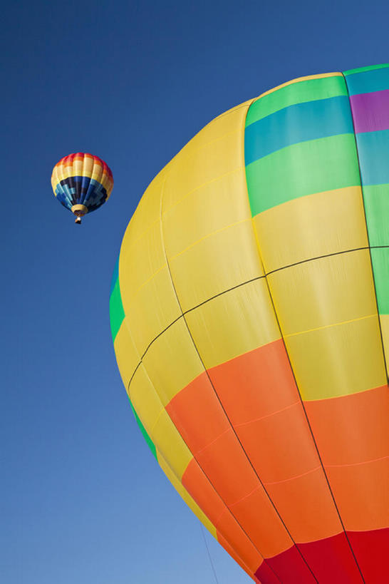 无人,竖图,彩色,室外,白天,美国,篮子,半空,着陆,娱乐,飞,刺激,天空,气球,热气球,休闲,乐趣,摄影,五颜六色,色彩斑斓,飞行器,享乐,简单,五彩缤纷,五彩斑斓,五光十色,奥勒冈,冒险,休闲活动,彩图,旅行,bj175