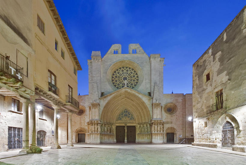 无人,广场,教堂,横图,室外,夜晚,旅游,度假,城市,建筑,西班牙,欧洲,古典,娱乐,享受,休闲,放松,摄影,宗教,建造,宁静,照亮,高雅,罗马式,基督教,南欧,哥特式风格,伊比利亚半岛,寂静,彩图,旅行,大教堂,礼拜堂,建筑结构,bj175