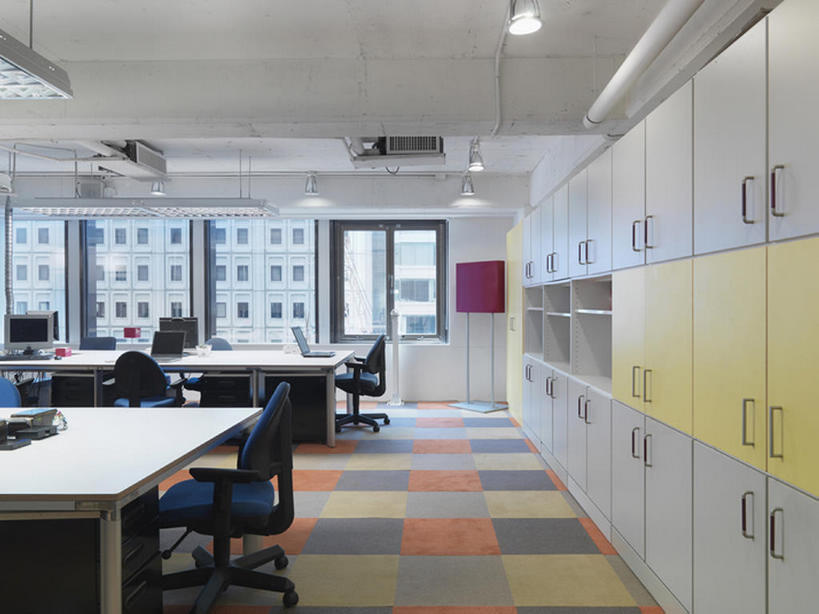 无人,办公室,横图,室内,白天,商务,窗户,地毯,桌子,椅子,一排,整齐,走廊,过道,干净,现代,排列,橱柜,摄影,办公椅,照亮,住房,风格,队列,房地产,彩图,bj175