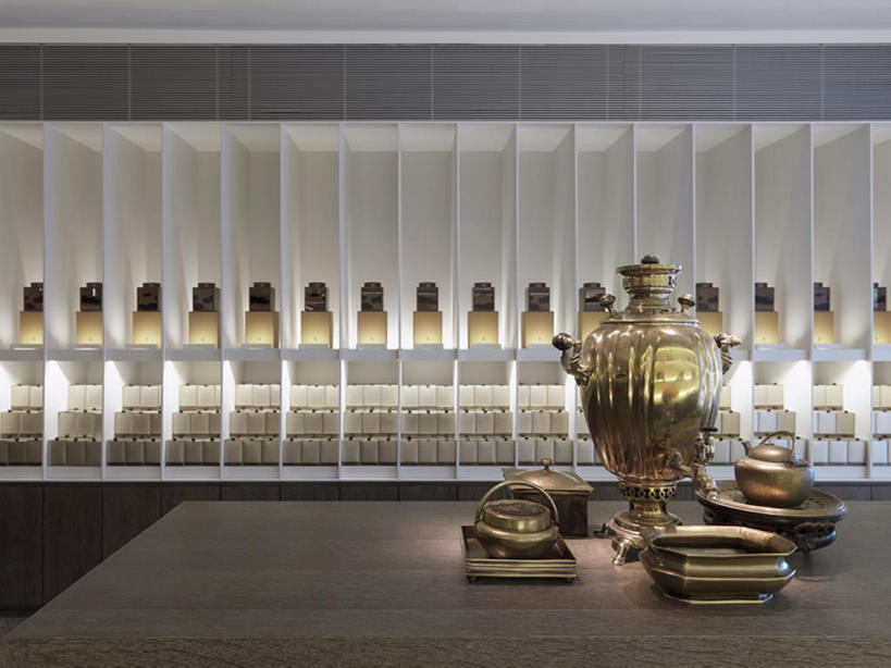 无人,商店,横图,室内,商务,时尚,重复,家具,桌子,建筑,台湾,一排,整齐,装饰,干净,现代,书桌,布置,架子,建筑物,排列,茶壶,容器,装饰物,零售,摄影,铜,风格,队列,华贵,台北,陈列室,设计,彩图,当代,bj175