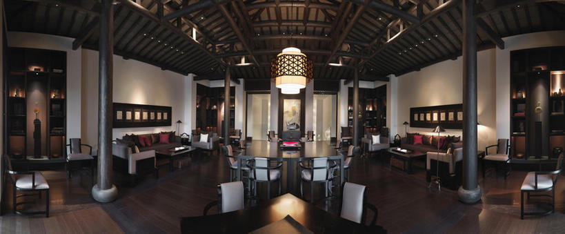 无人,横图,全景,室内,餐桌,家具,桌子,餐具,椅子,一排,吊挂,悬挂,整齐,装饰,灯笼,饭厅,挂,干净,座位,桌布,排列,装饰物,摄影,高雅,风格,队列,华贵,古典风格,嫩枝,彩图,餐馆,bj175