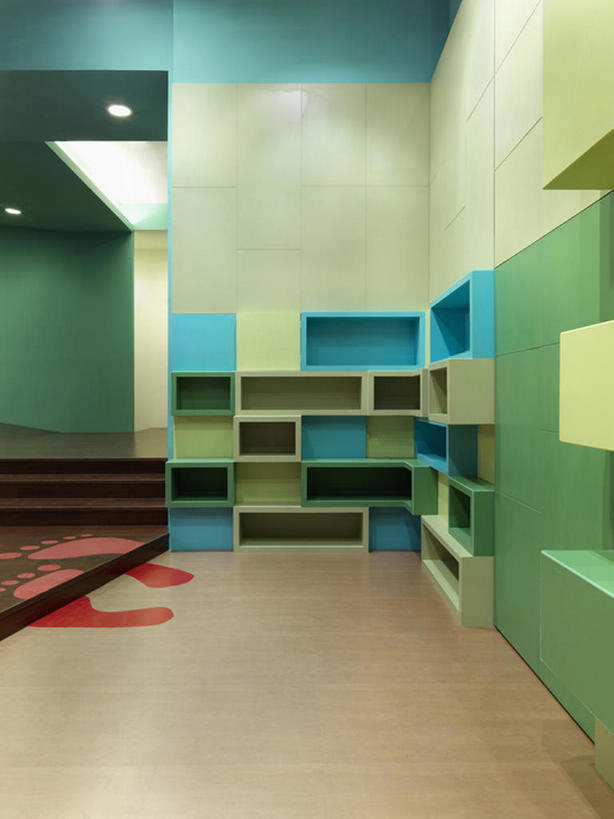 无人,竖图,室内,留白,时尚,建材,地板,建筑,台湾,一排,脚印,整齐,材料,木板,木材,角落,地面,教育,干净,现代,木地板,架子,建筑物,木柴,排列,幼儿园,摄影,建造,木料,风格,队列,硬木,设计,彩图,当代,bj175